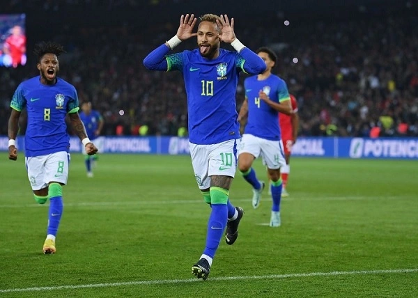Neymar tham gia thi đấu cho nhiều câu lạc bộ