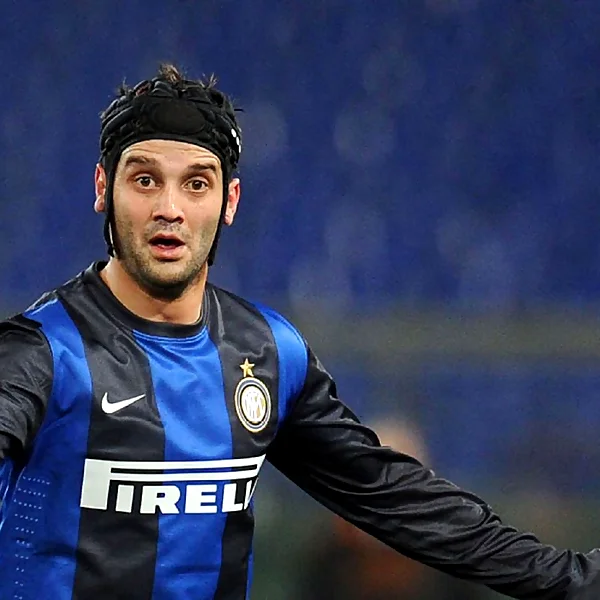 Cristian Chivu được mệnh danh là chân sút đắc lực của của đội bóng Inter Milan