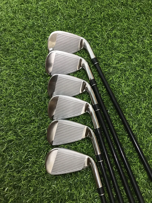 Bộ gậy golf là thứ không thể thiếu khi chơi golf