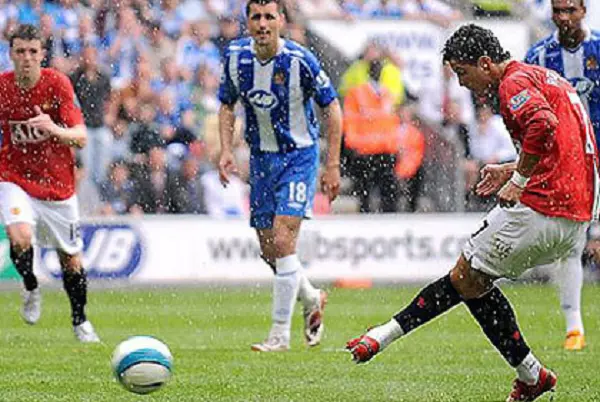 Giải hạng nhất Anh mùa giải này giành chức vô địch cho West Bromwich(WBA)