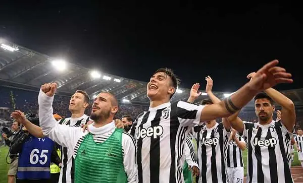 Juventus là đội tiếp tục bảo vệ ngôi vương lần thứ 8 liên tiếp